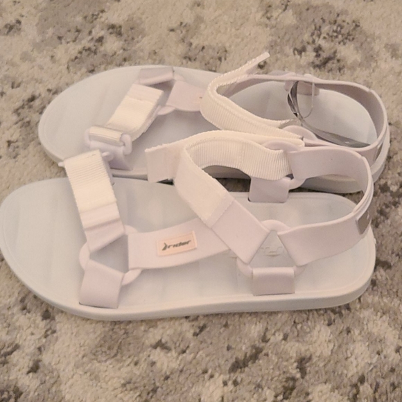 Rider Free Sandals in White 🆕️ - Picture 3 of 6